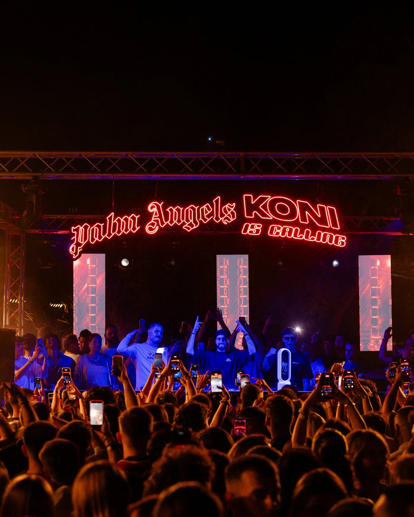 Crowd at the Koni Is Calling stage under a red neon sign